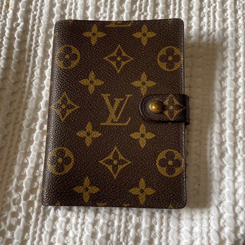 Louis Vuitton Agenda Pm. With extra bits for free included.